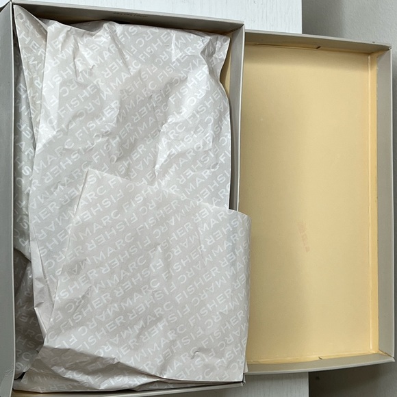 Marc Fisher Womens HADAIS Leather Pointed Toe Pumps - Picture 3 of 16